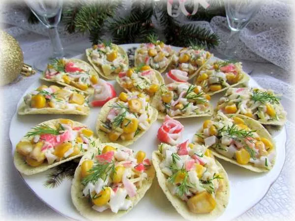 Фото блюда: Сырная закуска на чипсах с крабовыми палочками