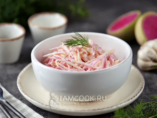 Фото блюда: Салат из редьки с сыром и чесноком