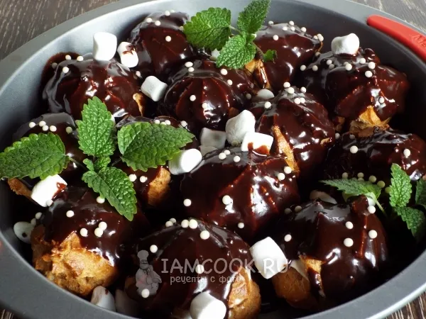 Фото блюда: Профитроли в шоколадном соусе