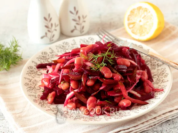 Фото блюда: Салат из свеклы, соленых огурцов и фасоли
