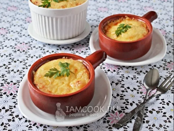 Фото блюда: Жульен с курицей и грибами в горшочках