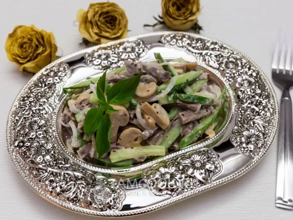 Фото блюда: Салат с языком и грибами