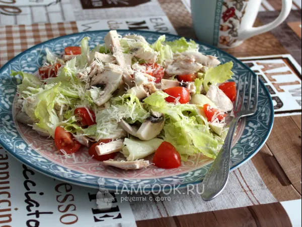 Фото блюда: Салат с сырыми шампиньонами, помидорами и сыром