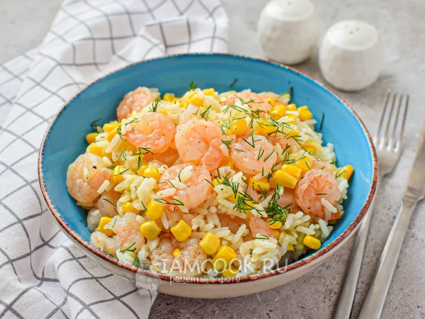 Фото блюда: Рис с креветками и кукурузой (на сковороде)