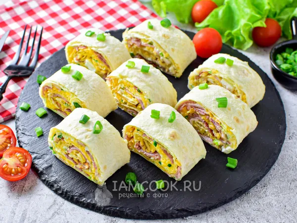 Фото блюда: Рулет из лаваша с беконом и сыром