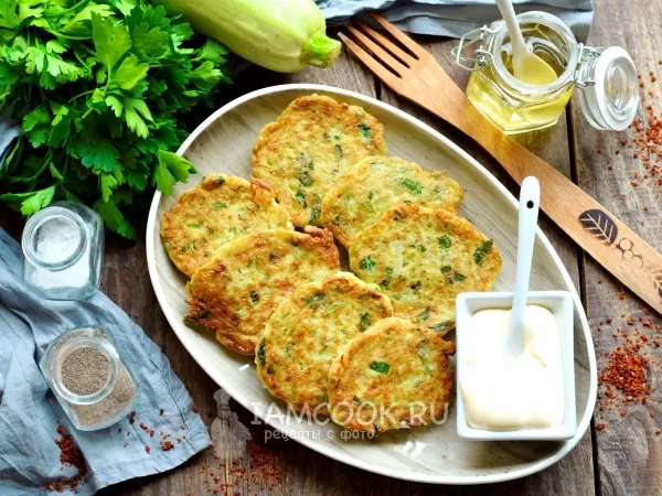 Фото блюда: Кабачковые оладьи с луком