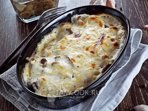 Фото блюда: Пельмени с опятами и сыром в духовке