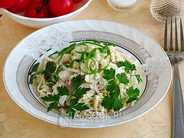 Фото блюда: Салат из куриного филе с сельдереем и яблоками
