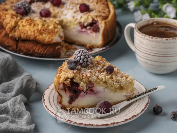 Фото блюда: Нежный пирог с ягодами на сметане и йогурте