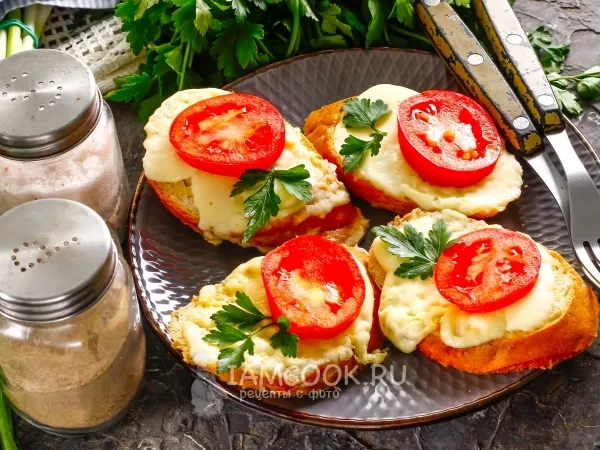 Фото блюда: Горячие бутерброды с брынзой