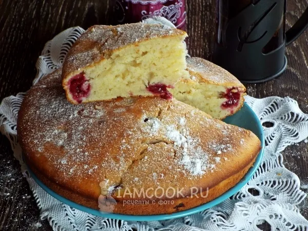 Фото блюда: Шарлотка с вишней на кефире