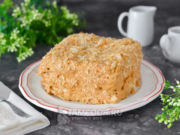 Фото блюда: Торт «Наполеон» с вареной сгущенкой (из готового слоеного теста)