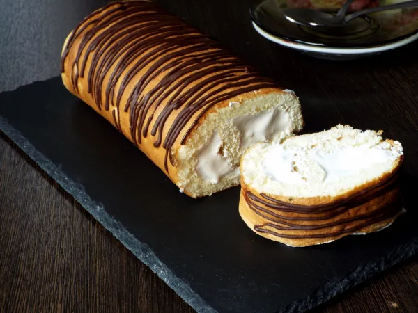 Фото блюда: Бисквитный рулет с белковым кремом