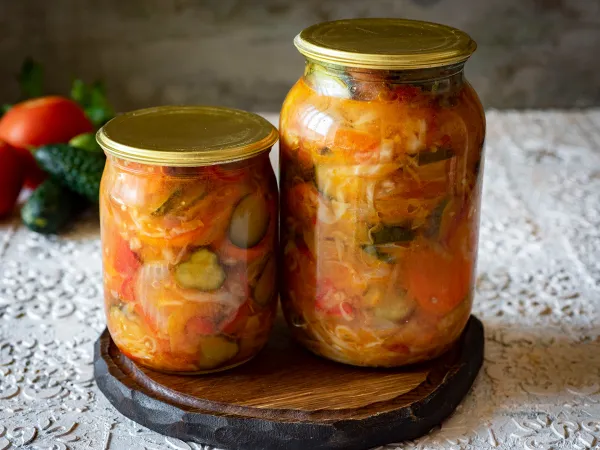 Фото блюда: Охотничий салат с огурцами на зиму