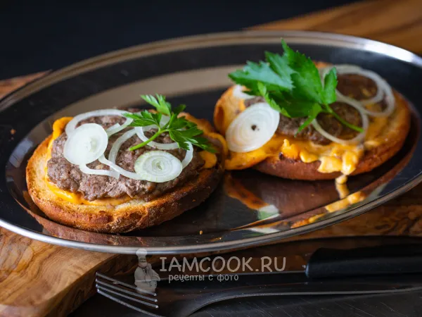 Фото блюда: Булочки с фаршем в духовке (из готовых булочек)