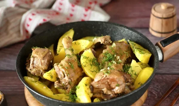 Фото блюда: Утка с картошкой на сковороде (кусочками)
