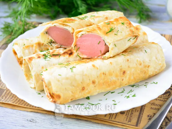 Фото блюда: Сосиски в лаваше с плавленым сыром