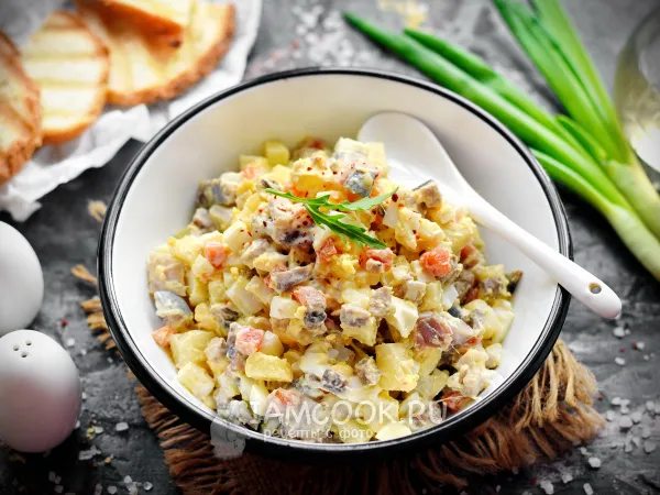 Фото блюда: Салат с селедкой и грибами