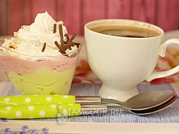 Фото блюда: Десерт из мороженого с джемом и орехами