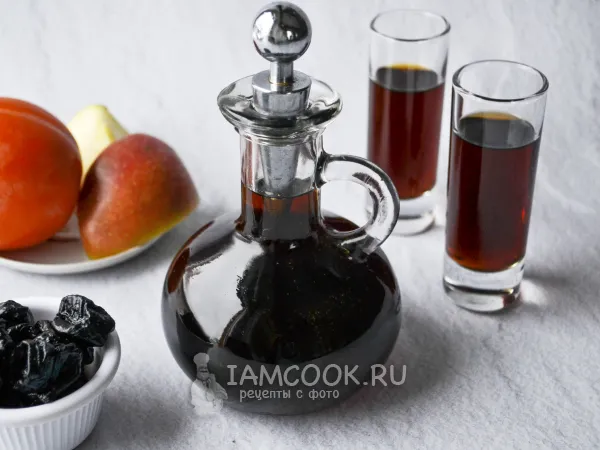 Фото блюда: Настойка на черносливе на самогоне (или на водке)