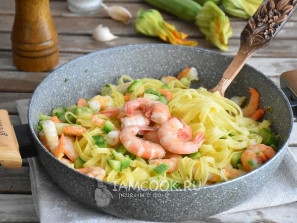 Фото блюда: Фетучини с креветками и цукини