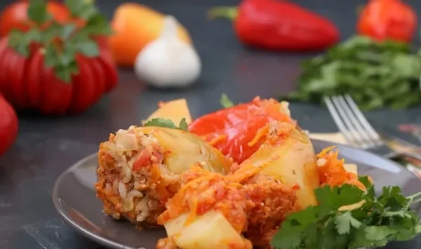 Фото блюда: Фаршированный мясом перец с картофелем