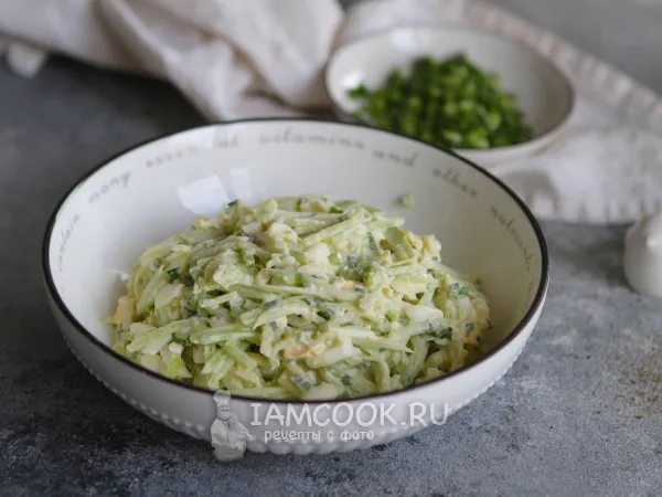 Фото блюда: Салат из зеленой редьки с яйцом