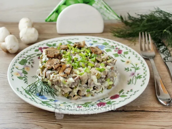 Фото блюда: Салат с языком, курицей и грибами