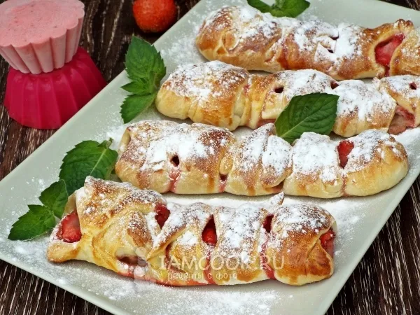 Фото блюда: Слойки с клубникой и бананом