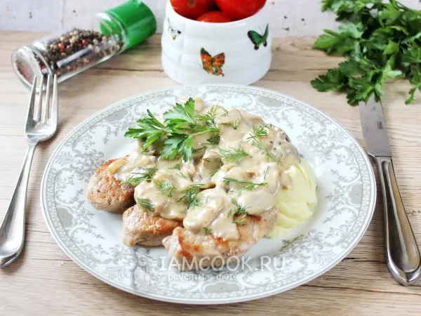 Фото блюда: Медальоны из свиной вырезки с грибным соусом