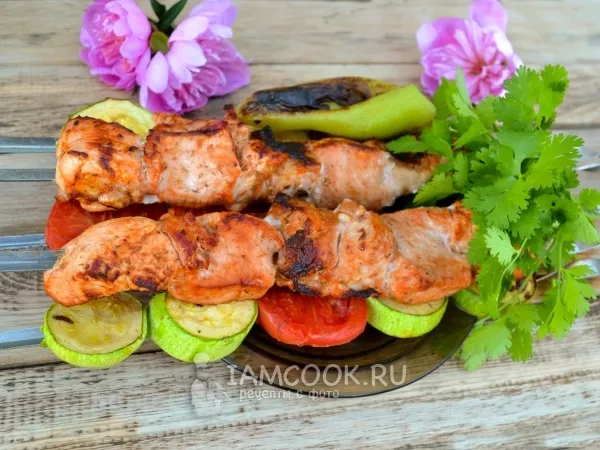 Фото блюда: Шашлык «Ассорти» из свинины, курицы и овощей