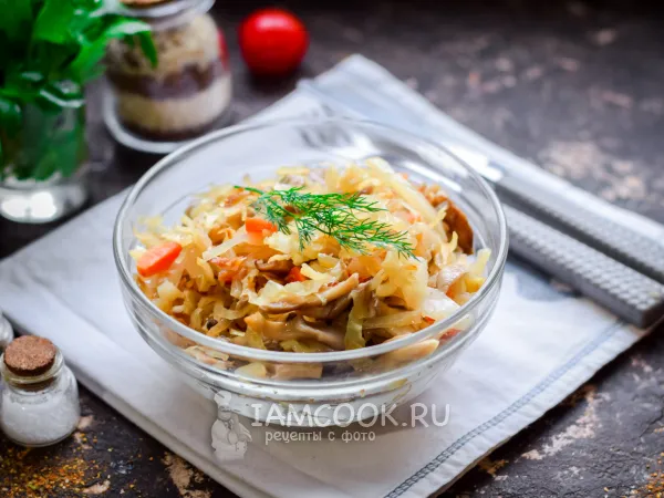 Фото блюда: Тушеная капуста с грибами в казане