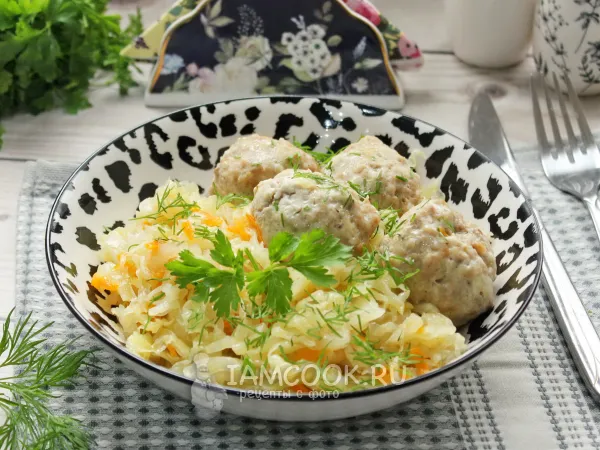 Фото блюда: Тушеная капуста с тефтелями