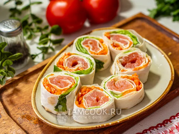 Фото блюда: Рулет «Светофор» из лаваша с красной рыбой