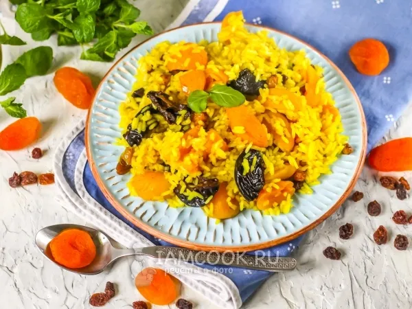 Фото блюда: Плов с курагой и черносливом