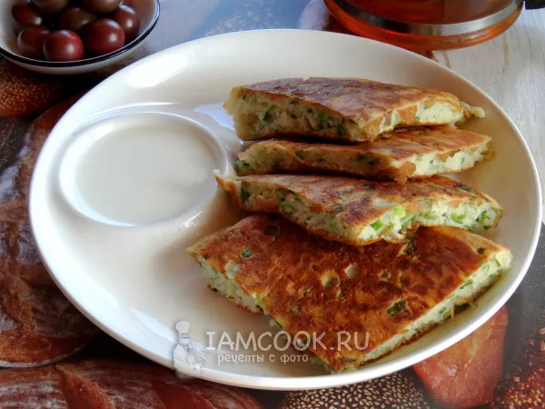 Фото блюда: Пирог с зеленым луком на сковороде
