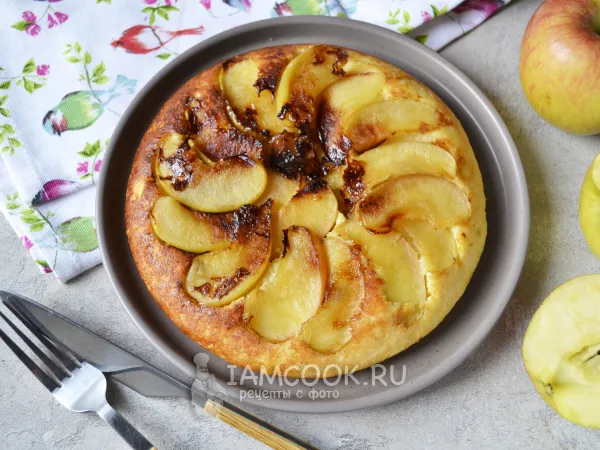 Фото блюда: Творожная запеканка с яблоками на сковороде