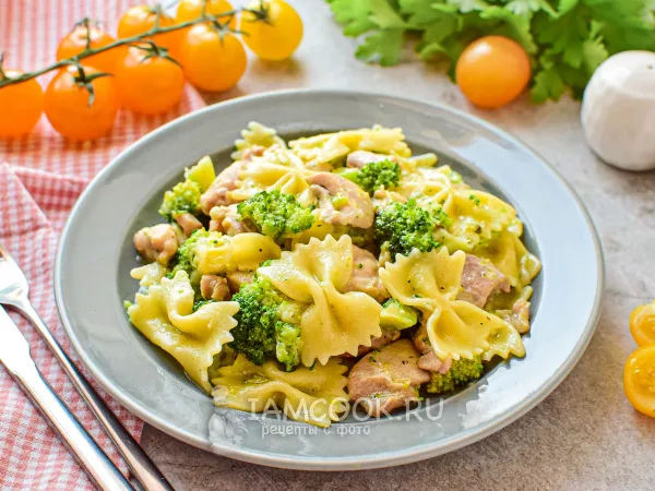 Фото блюда: Фарфалле с курицей и брокколи