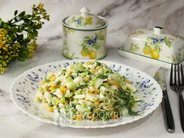 Фото блюда: Салат с кукурузой и лапшой