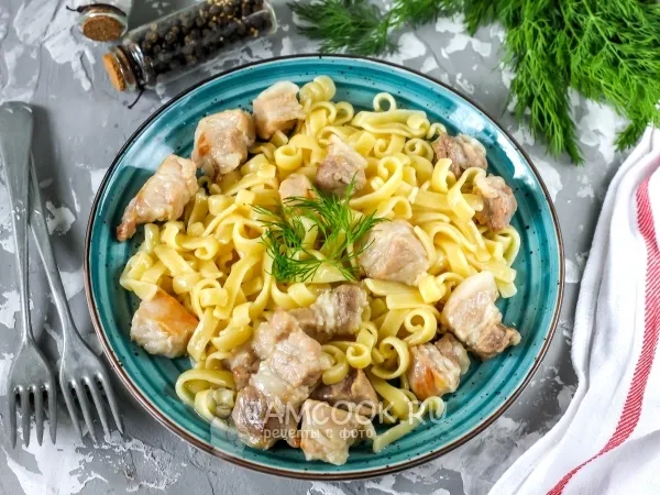 Фото блюда: Свинина с макаронами на сковороде