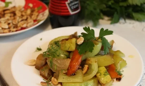 Фото блюда: Теплый овощной салат с орешками