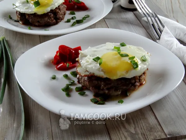 Фото блюда: Рубленый бифштекс с яйцом