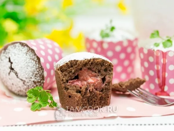 Фото блюда: Шоколадные финансье с клубникой