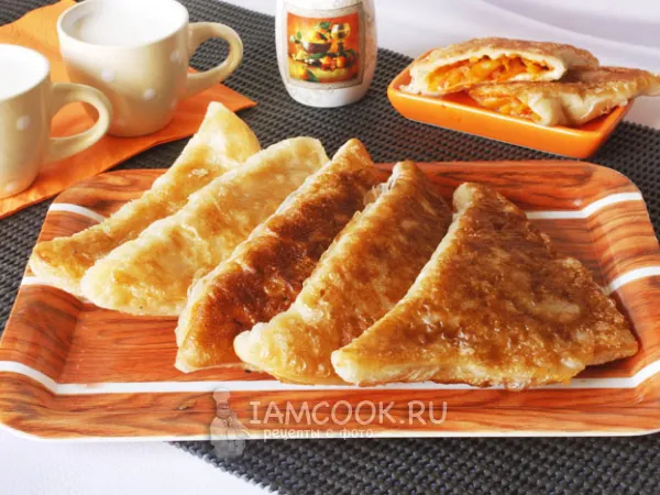 Фото блюда: Слоёные пирожки с капустой на сковороде