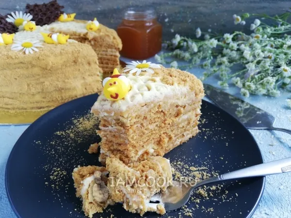 Фото блюда: Медовик со сливками