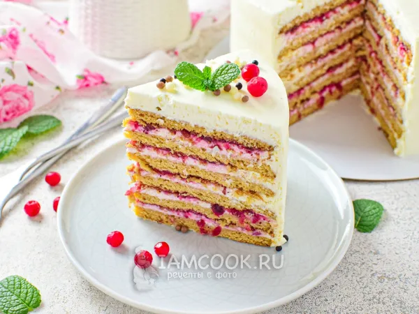 Фото блюда: Медовик с брусникой