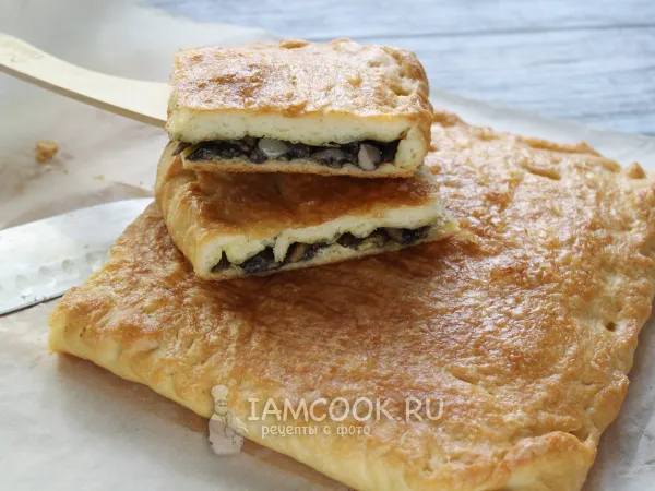 Фото блюда: Пирог из слоеного теста с грибами