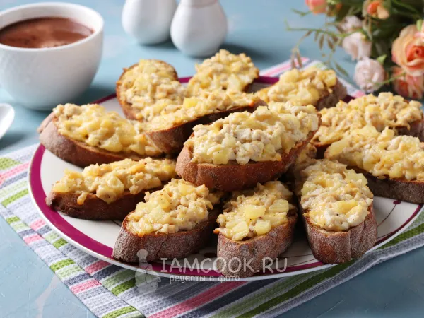 Фото блюда: Бутерброды с курицей и ананасом