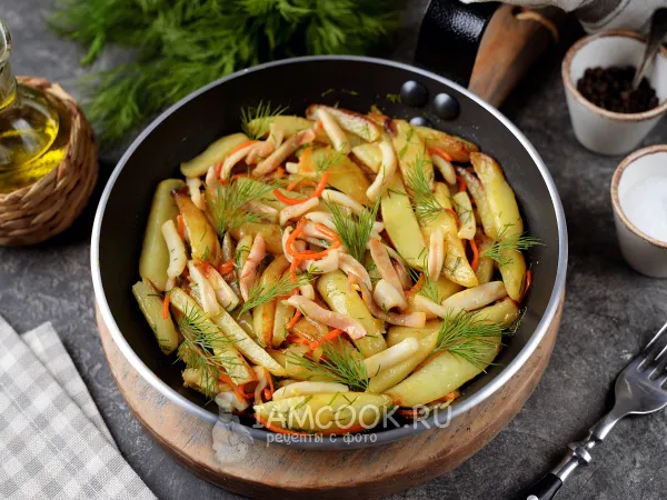 Фото блюда: Жареная картошка с кальмарами (на сковороде)