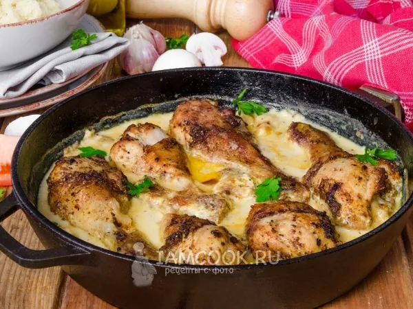 Фото блюда: Куриные ножки с грибами в сливочно-винном соусе